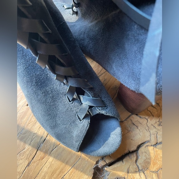 Aerosoles Blue Velvet Pretty Bird Heel Rest Lace Up Peep Toe Boot Size 10 - Picture 10 of 10